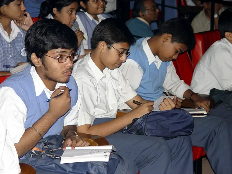 School Students - Kolkata 2004-12-17 03686
